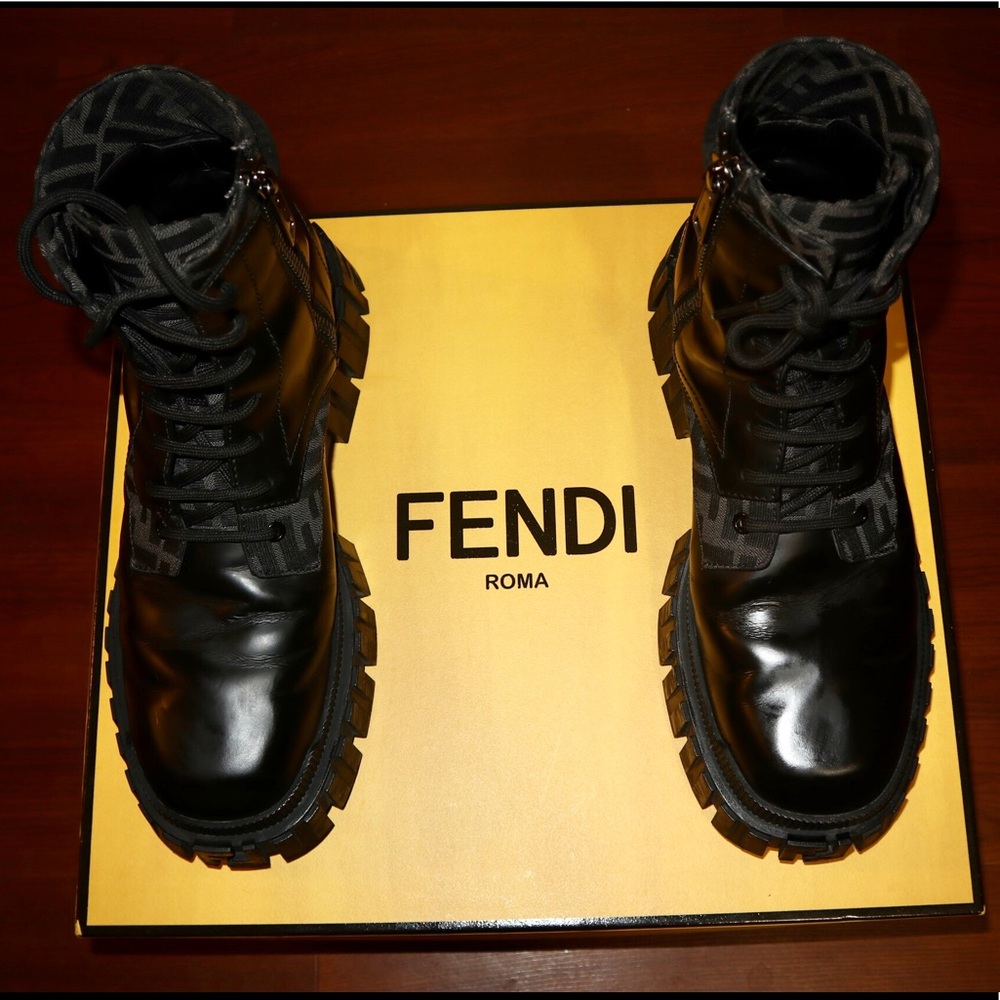 FENDI
Leather Ankle Boots